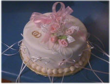 this pink rose bridesmaid charm cake has the charms inserted in the sides of the cake