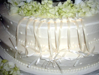 Notice the bridesmaid cake charms are under little dabs of icing on this cake - all there close together.